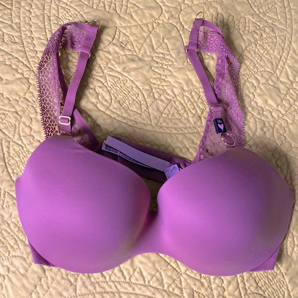 **SOLD**BRAND NEW Victoria’s Secret Incredible Lined Demi 34D